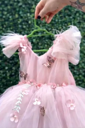 Kit fantasia princesa rosa completo ? vestido + asas + tiara