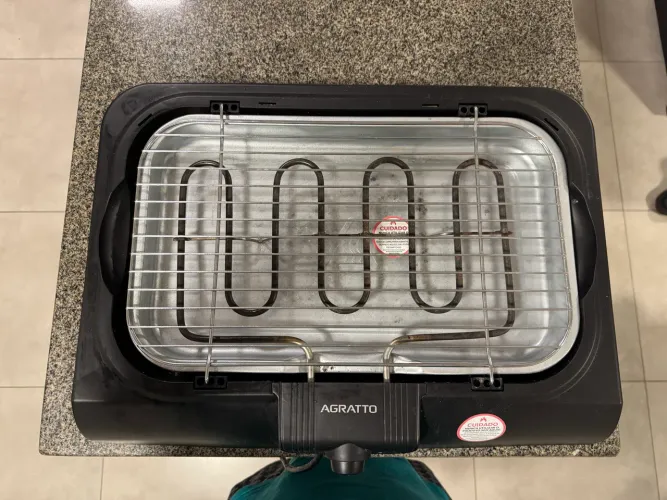 Churrasqueira Elétrica Agratto com Controle de Temperatura - Perfeito Estado