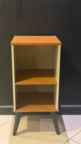 Mesa de Cabeceira Retrô