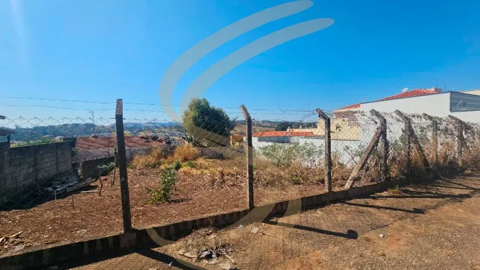 Terreno no Jardim Aeroporto: Oportunidade imperdível para construir seu sonho !
