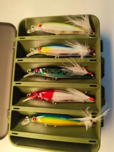 Kit Maleta de Pesca Profissional + 5 Iscas Artificiais