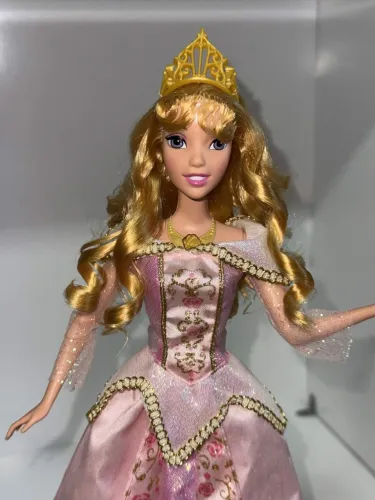 Boneca Bela Adormecida Aurora Disney - Vestido Muda de Cor