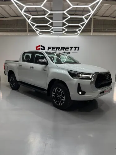 Toyota Hilux CD SR5 4X4 2.8 Diesel 2025