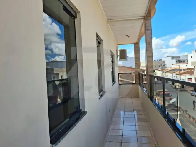 Apartamento em Nossa Senhora da Glória com Terraço, 4 Quartos e Suíte.