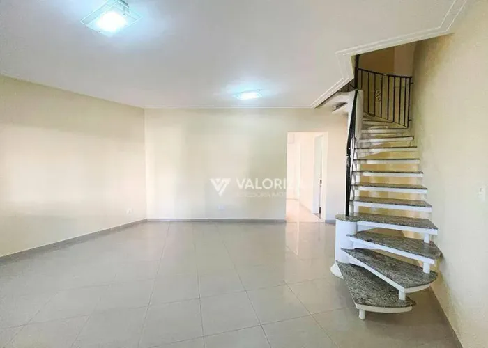 Casa com 3 quartos para alugar, 120 m² por R$ 3.930/mês - Jardim Santa Rosália - Sorocaba/
