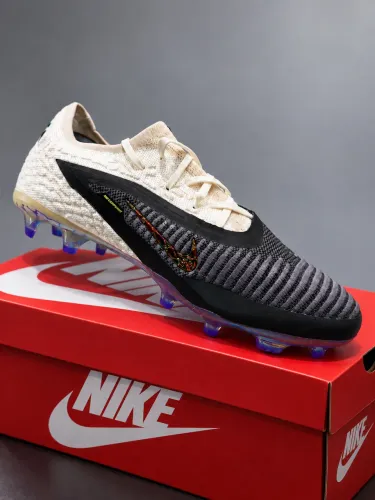 Chuteira Nike Phantom Campo