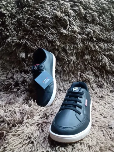 Tênis Casual Preto Básico Solado Branco