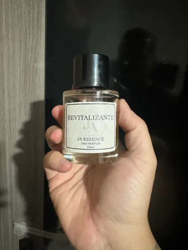 Perfumes ja essence de la vie 