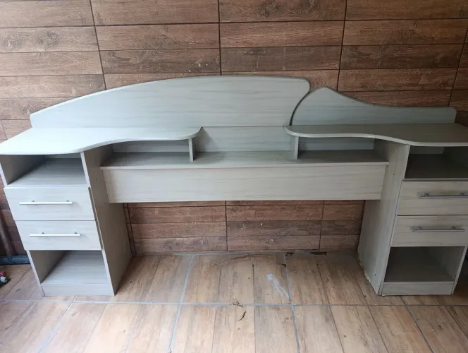 Vendo cabeceira de cama com 4 gavetas 