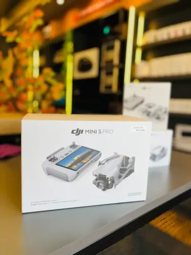 DRONE DJI MINI 5 PRO - CÂMERA 4K PROFISSIONAL  O DJI Mini 5 Pro é um drone compacto e dobr