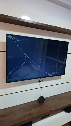 Televisão LG 43 com defeito
