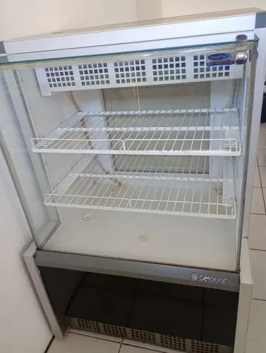 Vendo vitrine refrigerada para bolos 