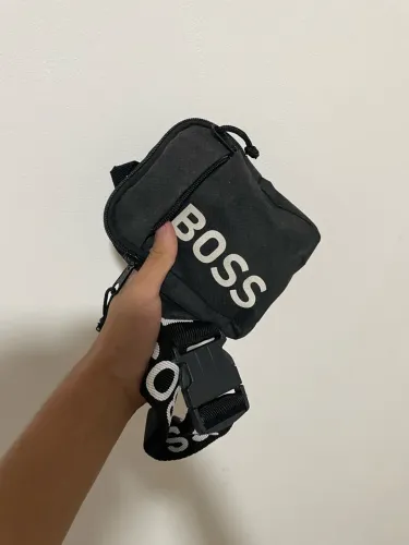 BAG DE OMBRO HUBO BOSS PRETA