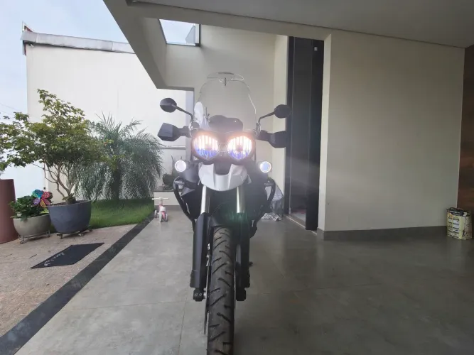 Triumph Tiger 800 XC 2014 - 2º Dono - Manual, Chave Reserva e Totalmente Revisada