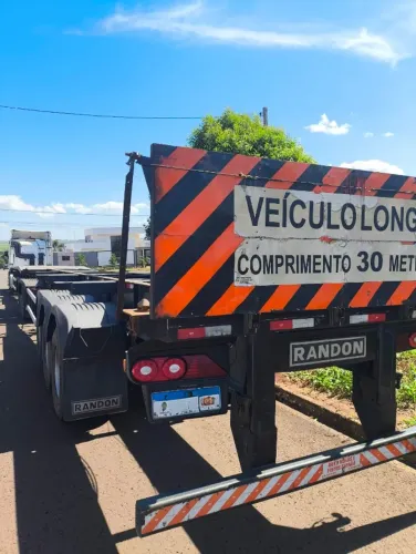 Bitrenzão Porta Container RANDON / Eixo deslizante e Plataforma elevatoria.