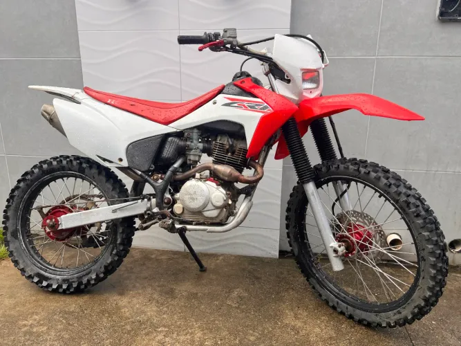 Moto CRF 230