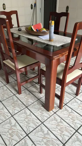 Mesa com cadeiras