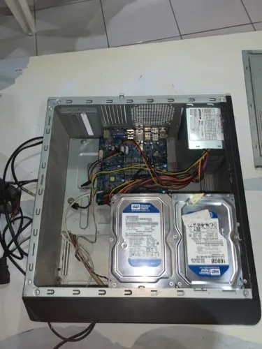 COMPUTADOR COM 2 HDs WESTERN DIGITAL