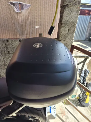 Vendo baú givi, bagageiro givi para biz, kit de tração para biz novo