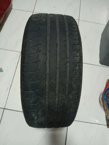 Peneus 225/35/20