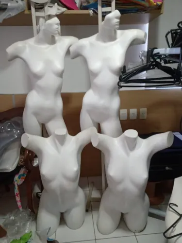 Vende-se 4 Manequim Tratar 86 9 *. *