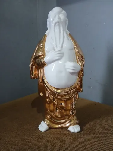 Buda Porcelana branca com dourado