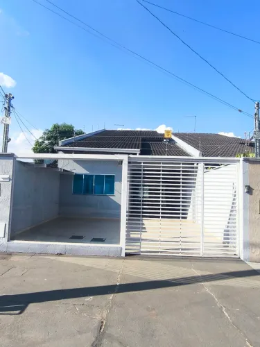 Linda, Casa Setor Marília, Armários, Área Churrasco, Ótima localização,