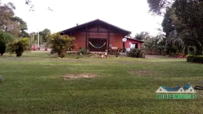 Velleda oferece espetacular sítio pronto para o seu lazer, condomínio Country Club em Água