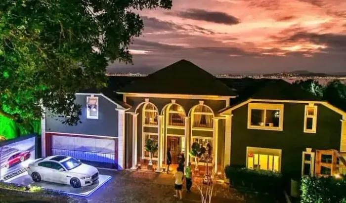Casa para aluguel e venda com 1200 metros quadrados com 9 quartos.