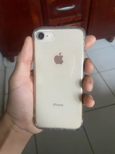 Iphone 8 - 64 gigas       (Obs: so o botão de baixar volume que não funciona) 
