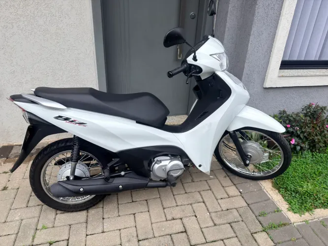 Honda Biz ES 125 com 1.640 km