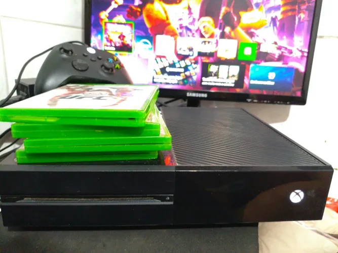 Xbox one 500G + Controle + Jogos
