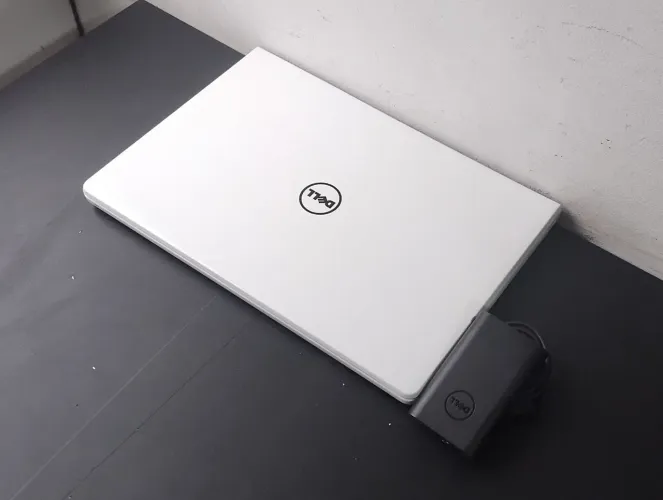 Notebook DELL i5/ 16GB/ AMD Radeon