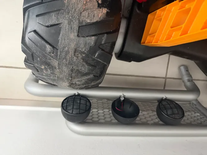 Vendo carrinho elétrico motor funcionando e pequenas avarias.