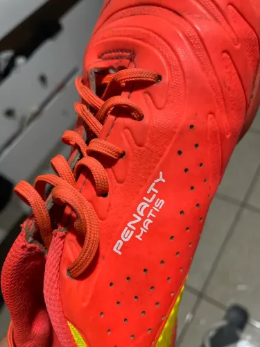 Tênis de futsal 38 entrego no shopping moxuara 