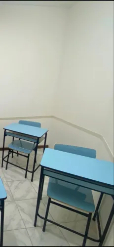 Cadeira com mesa escolar