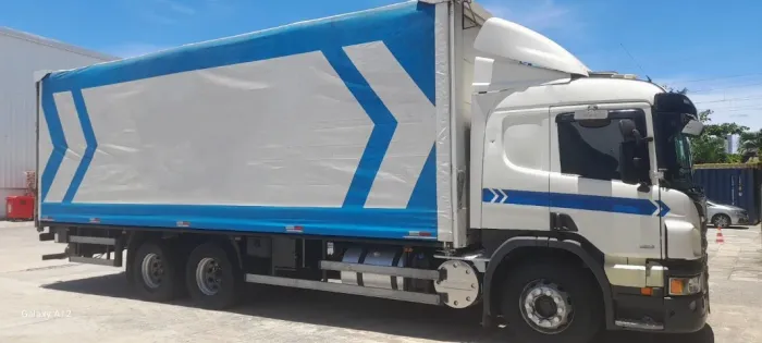Truck Scania P250 Total Sider Com Plataforma Elevatória Traseira - IMPECÁVEL