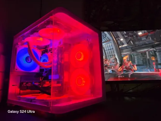 PC Gamer com Gabinete curvo RGB