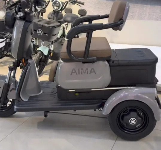  Vende-se Triciculo Aima. Novo 3, lugares 