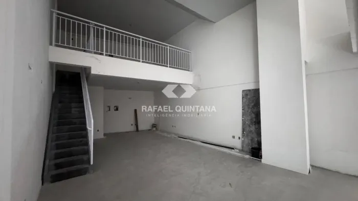 ALUGUEL: Loja Ampla com Mezanino, 75m², 1 Vaga, Lauro Linhares, Trindade, Florianópolis -