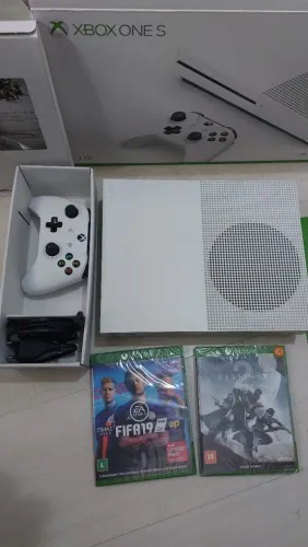 Xbox One S (Slim) com UM controle (1 unidade) - Branco 1TB de armazenamento + 2jogos
