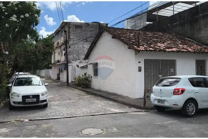 Casa com 2 quartos e garagem - Macaxeira - Casa Amarela