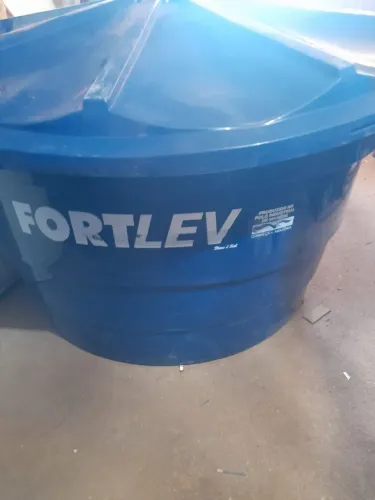 Vendo essa caixa d água 1.000 litros