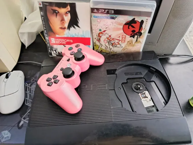 Playstation 3 Super Slim + 2 jogos