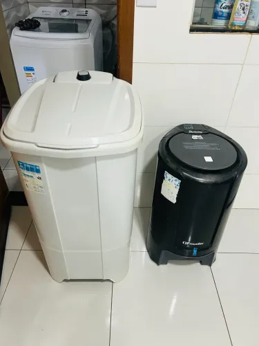 Máquina de lavar e centrífuga