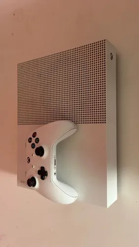 Vendo ou troco por iPhone Xbox one S 1 terabyte