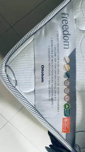 Cama box + colchão Ortobom tamanho King excelente