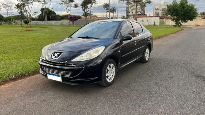 Peugeot 207 Sedan Passion XR 1.4 Flex 8V 4P 2013