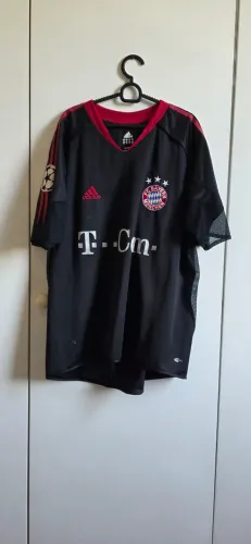 Camisa Bayern Alemanha GG modelo Jogador 13 Ballack raridade Champions