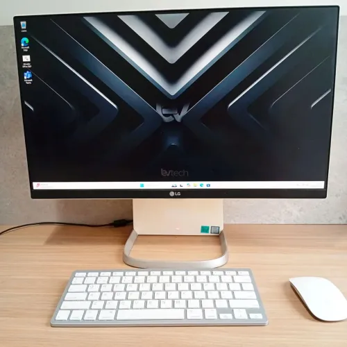 Monitor, TV, Computador All in one (precisando de reparos na tela que está piscando)